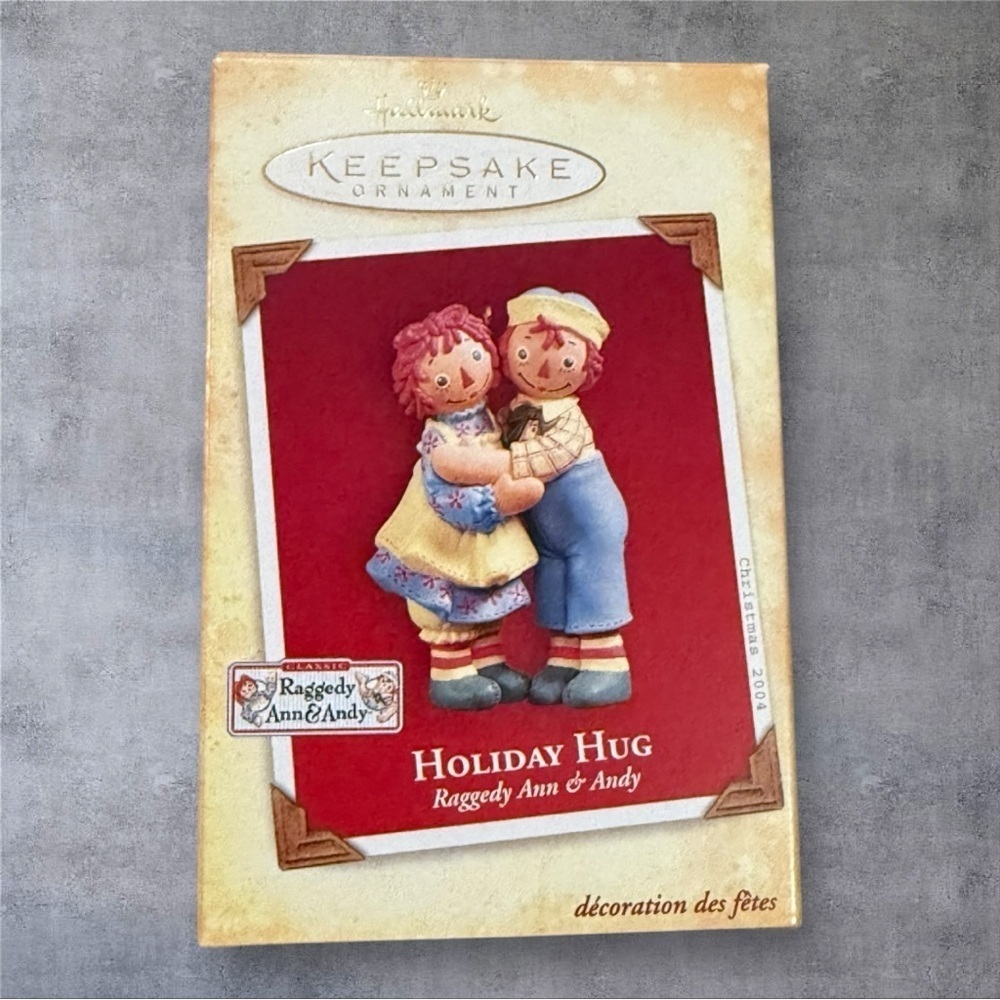 Raggedy Ann & Andy Holiday Hug 2004 Hallmark Keepsake Christmas Ornament